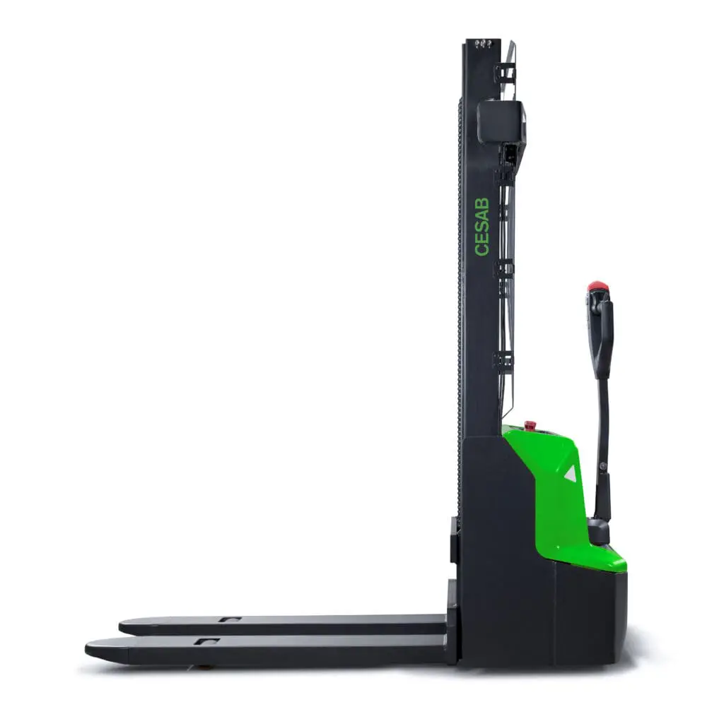 Green CESAB S010i electric stacker with lowered forks, left side view on white background. - Prince Maasdijk