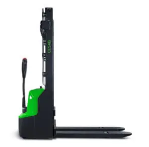 Green CESAB S010i electric stacker with lowered forks, right side view on white background. - Prince Maasdijk