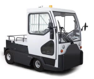 The CESAB TE152 electric tow tractor is a versatile solution for moving heavy loads within warehouses, production environments and logistics centers. Designed for continuous use, this tractor offers a good balance of power, maneuverability and comfort. With a towing capacity of up to 15,000 kg, the TE152 delivers reliable performance when transporting carts and flows of goods. Thanks to the seat control and stable 4-wheel construction, you work comfortably and in a controlled manner, even for longer distances and intensive use. The combination of electric drive and robust construction makes this tractor an efficient choice for material handling.