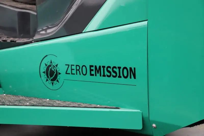 Close-up of the "Zero Emission" logo on the green side of the Prins Tiger XXL-E forklift. - Prince Maasdijk