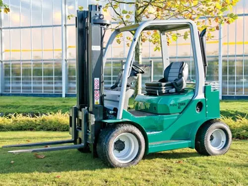 Green Prince Tiger XL forklift outside in front of a greenhouse, left-front view. - Prince Maasdijk