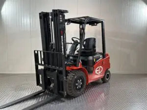 EP EFL303 – Vorkheftruck Elektro