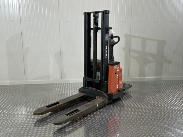 TOYOTA 7SM12 - Stacker Electric - Image 2