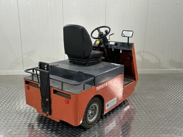 TOYOTA CBT4 - Tow tractor Electric - Image 2