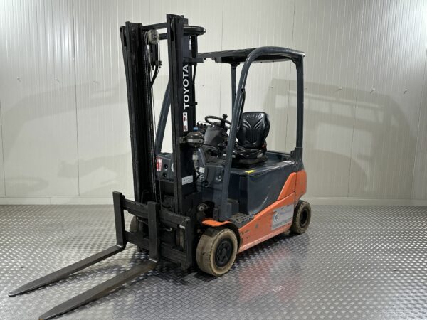TOYOTA 8FBMT16 - Forklift Electric