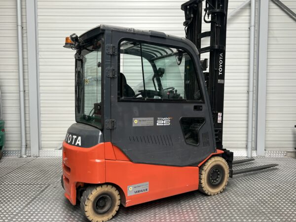 TOYOTA 8FBMT25 - Forklift Electric - Image 2