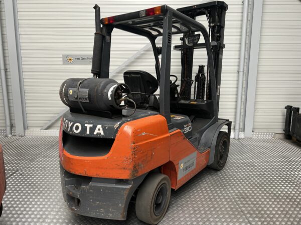 TOYOTA 02-8FGF30 - Forklift gas - Image 2