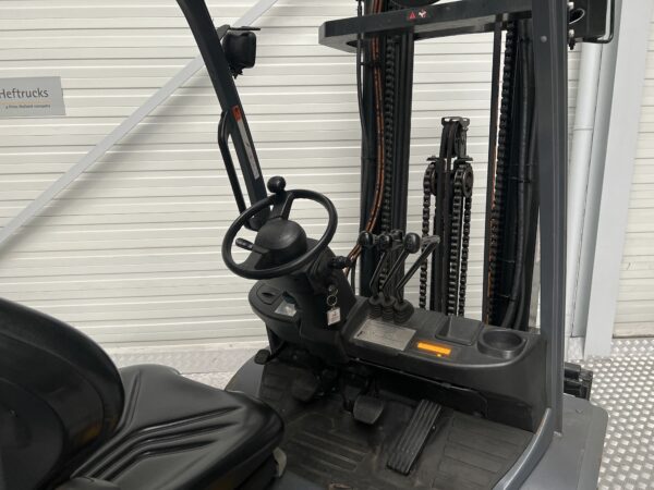 TOYOTA 02-8FGF30 - Forklift gas - Image 3