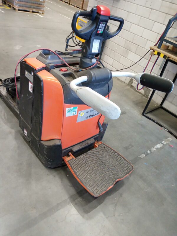 BT LPE200/8 - Electric pallet truck - Image 2