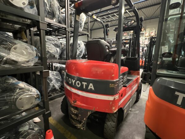 TOYOTA 7FBMF25 - Forklift Electric - Image 2