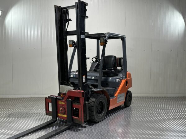 TOYOTA 02-8FG20 - Forklift gas