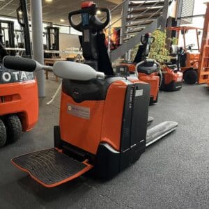 TOYOTA LPE200 - Electric pallet truck