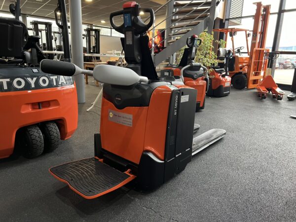 TOYOTA LPE200 - Electric pallet truck