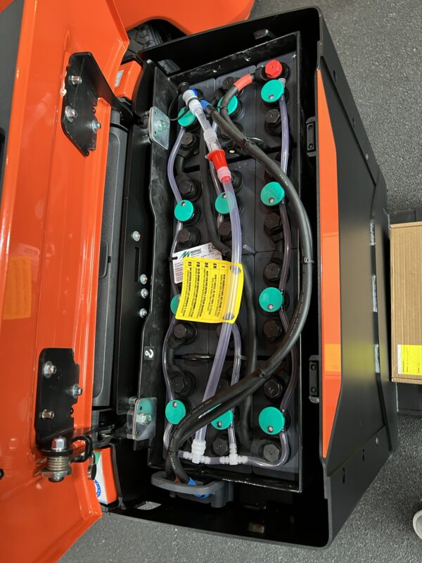 TOYOTA LPE200 - Electric pallet truck - Image 2