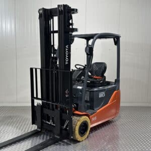 TOYOTA 8FBE20T - Forklift Electric