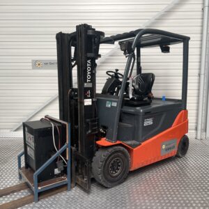 TOYOTA 8FBMT25 - Forklift Electric