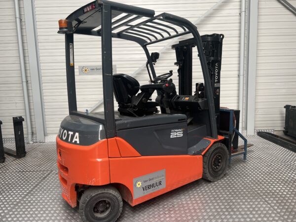 TOYOTA 8FBMT25 - Forklift Electric - Image 2