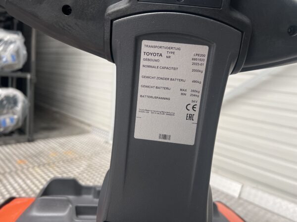 TOYOTA LPE200 - Electric pallet truck - Image 4