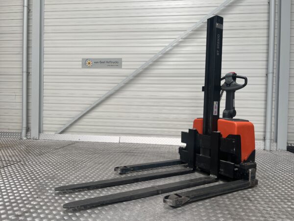 BT HWE100S - Stacker Electric