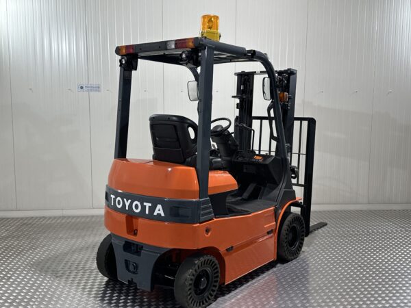 TOYOTA 8FB15 - Forklift Electric - Image 2
