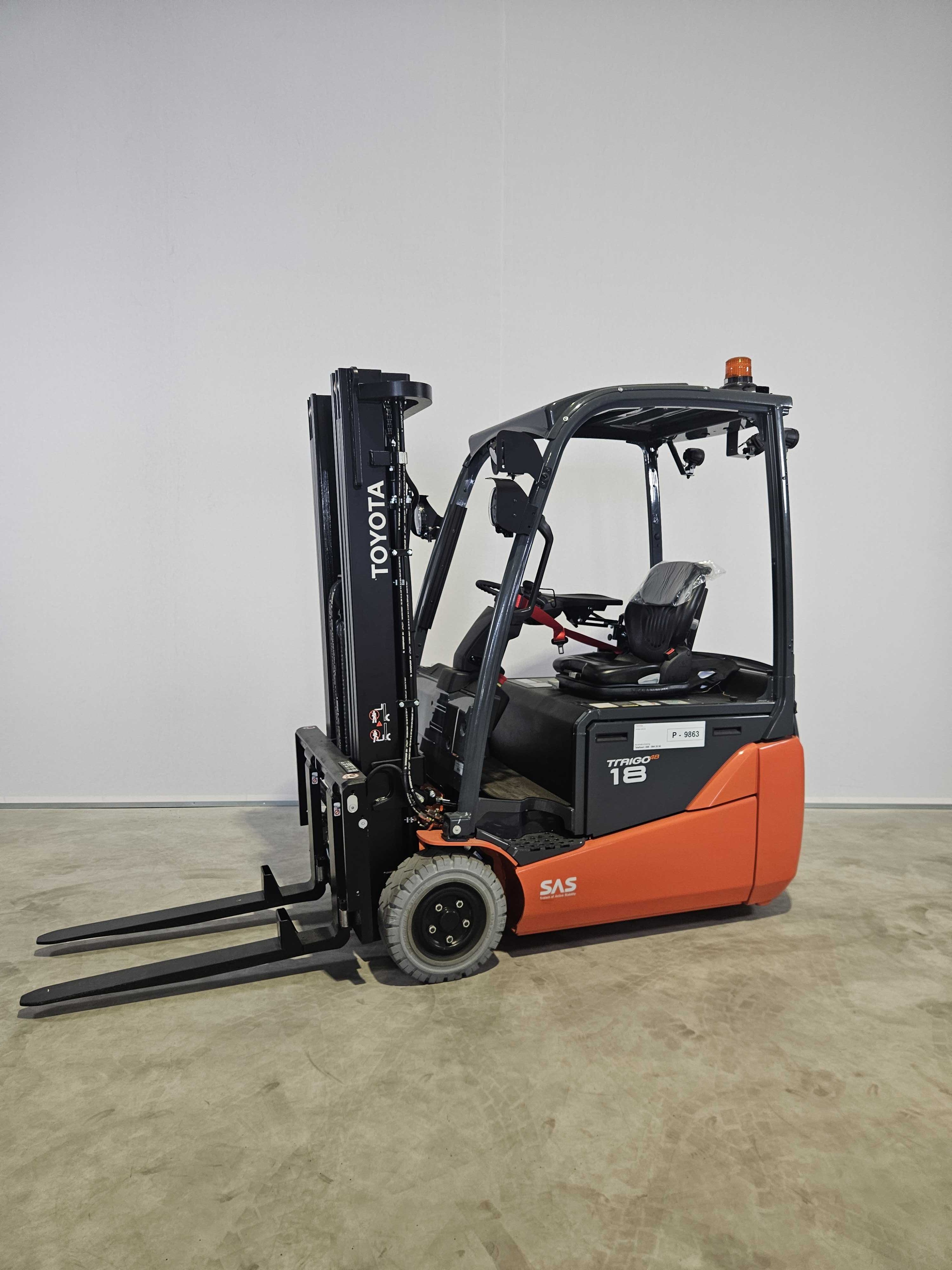 TOYOTA 8FBE18T - Forklift Electric