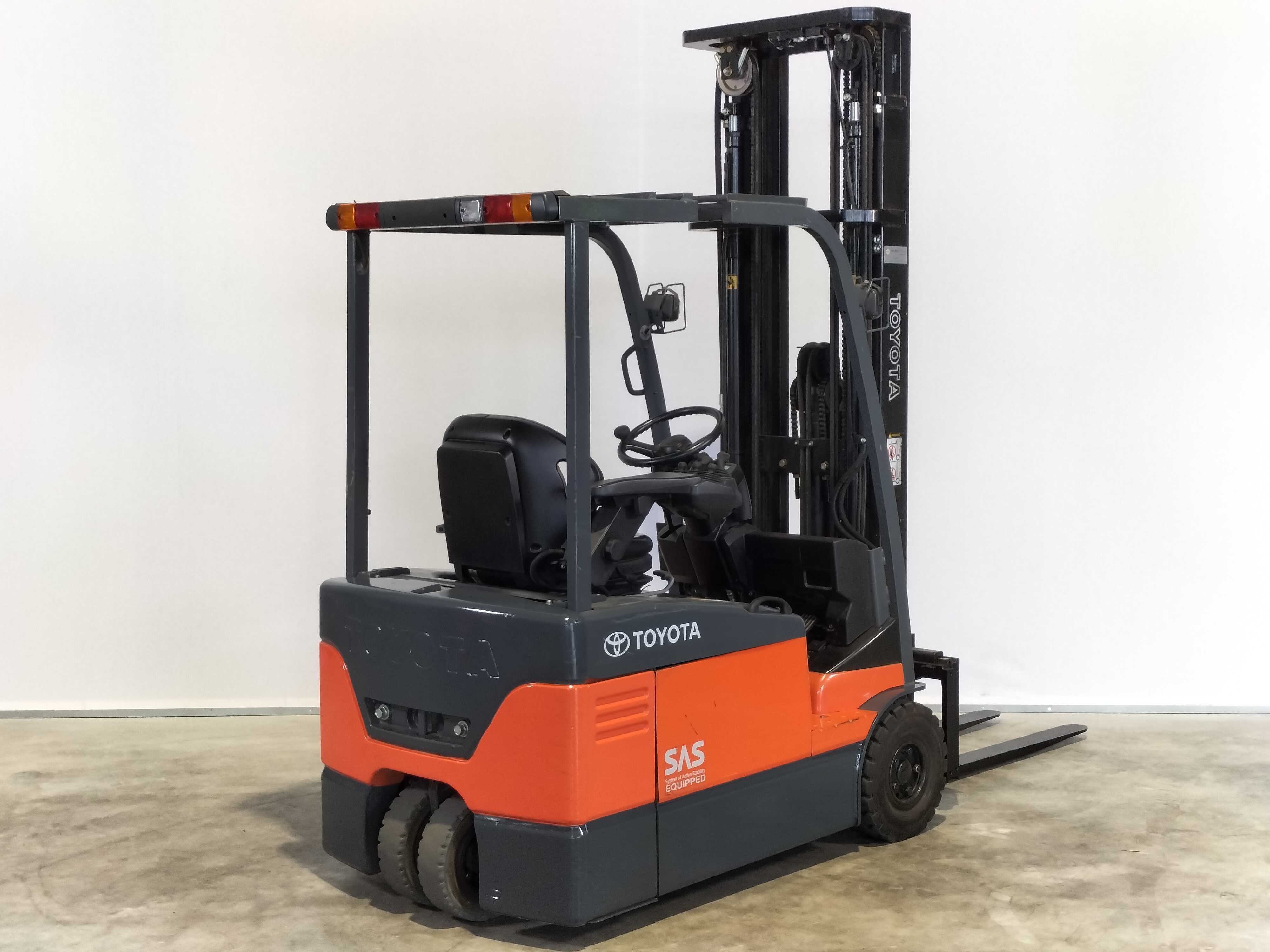 TOYOTA 7FBEF15 - Forklift Electric