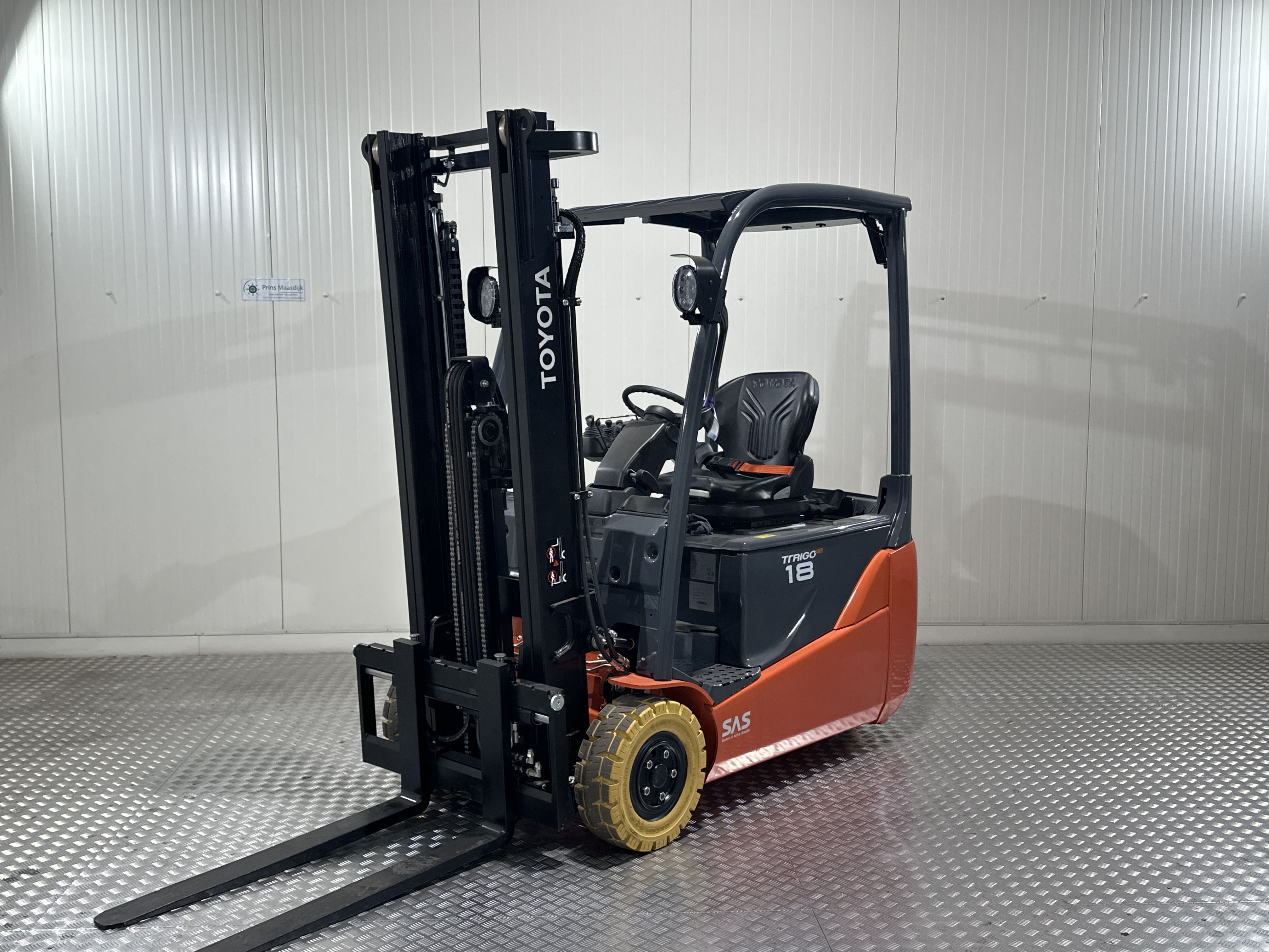 TOYOTA 8FBE18T - Forklift Electric