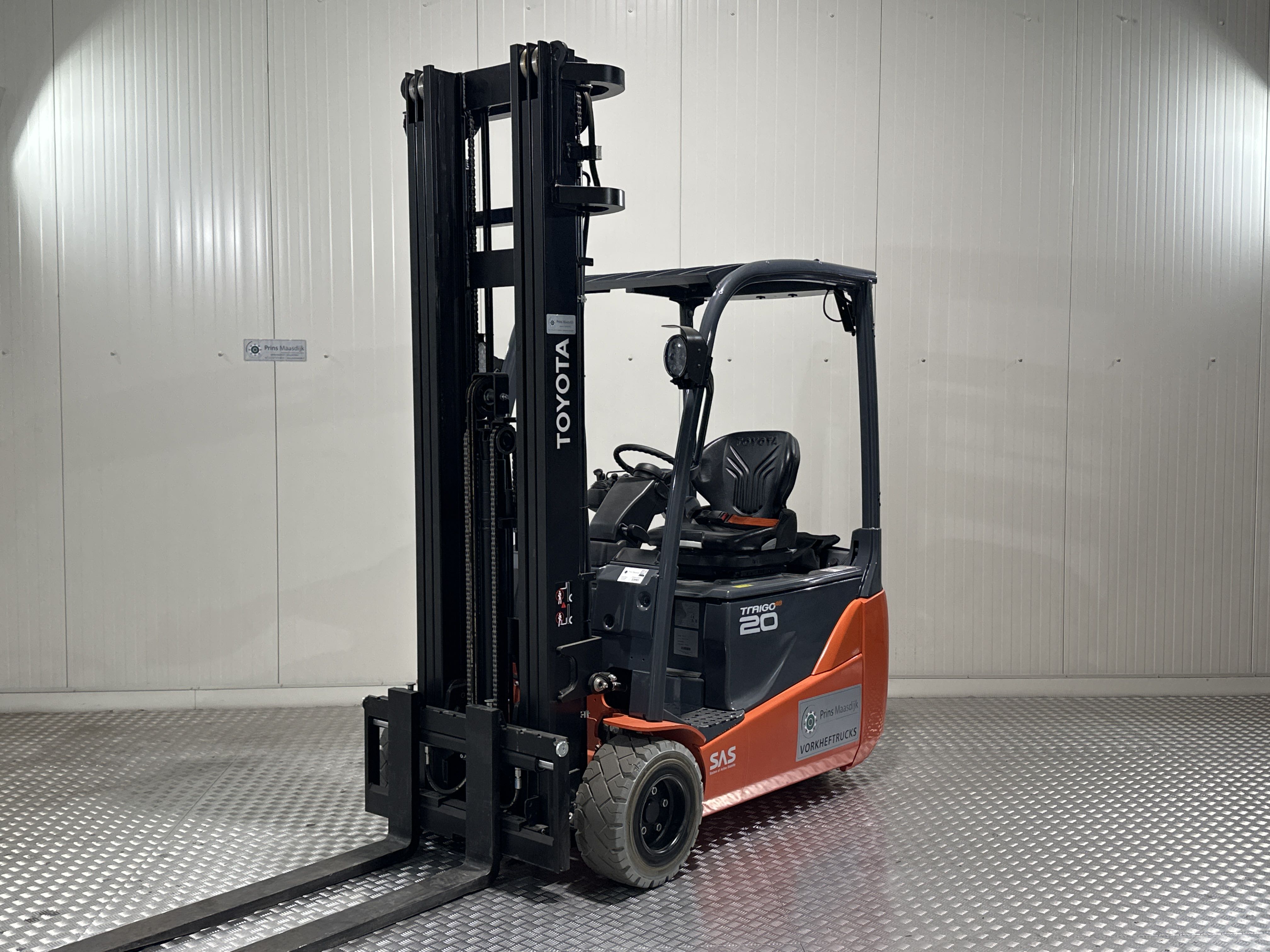 TOYOTA 8FBE20T - Forklift Electric