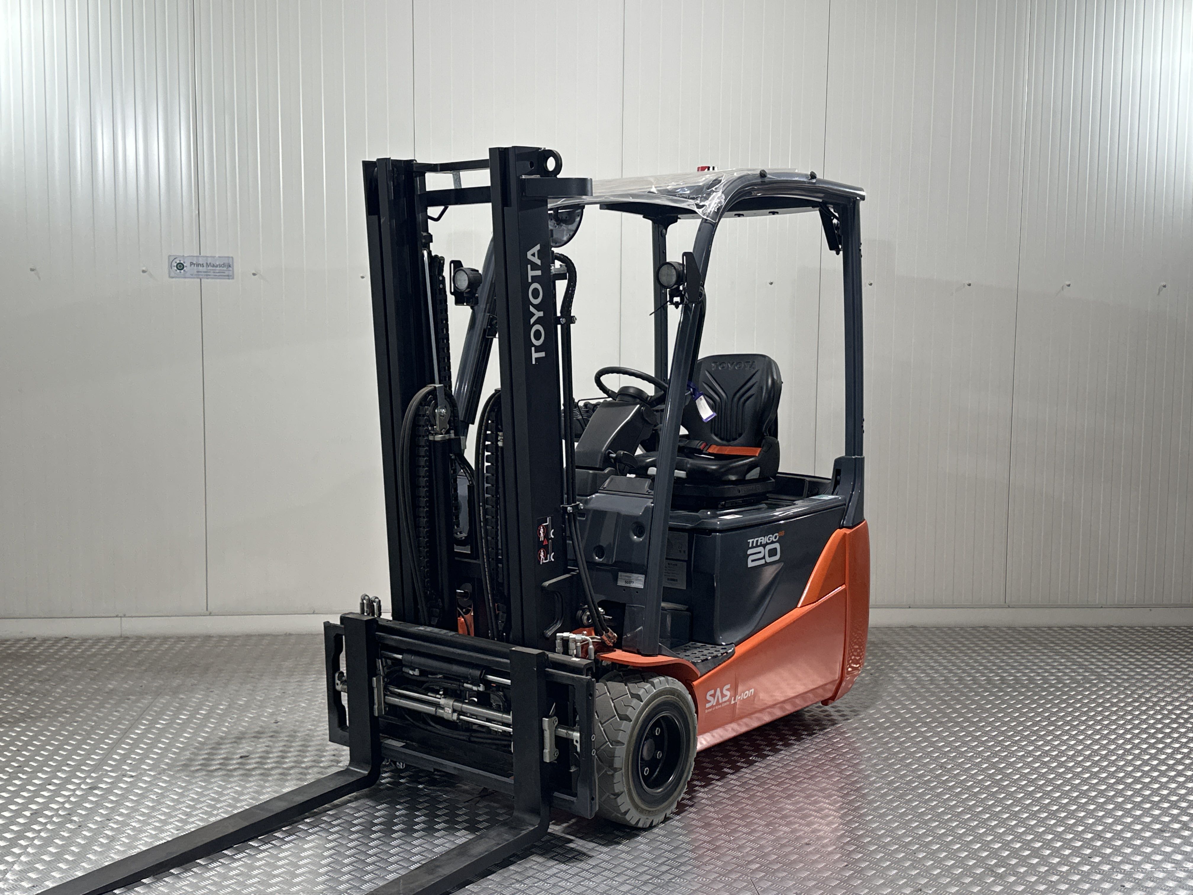 TOYOTA 8FBE20T - Forklift Electric