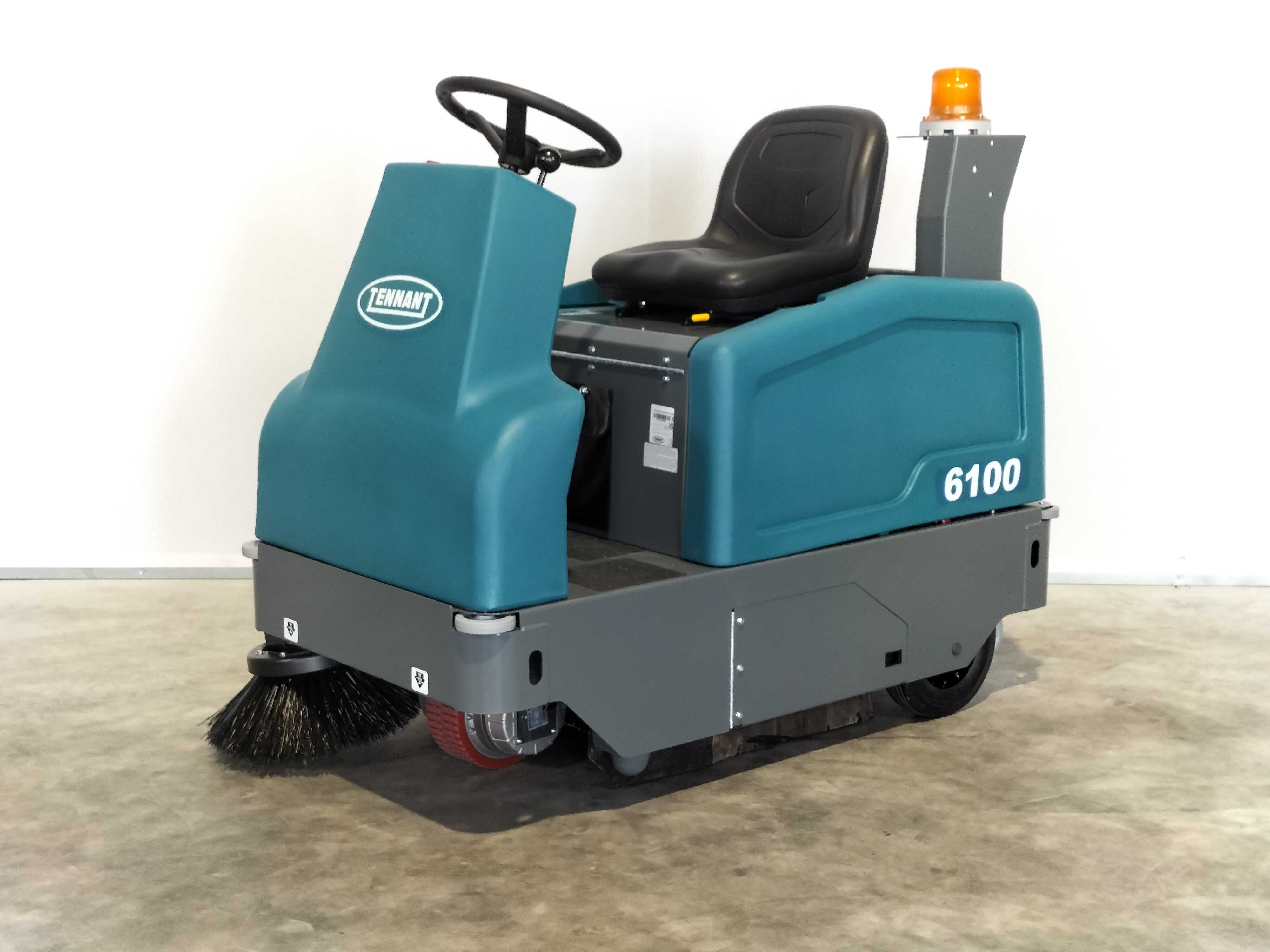 TENNANT 6100 - Sweeper