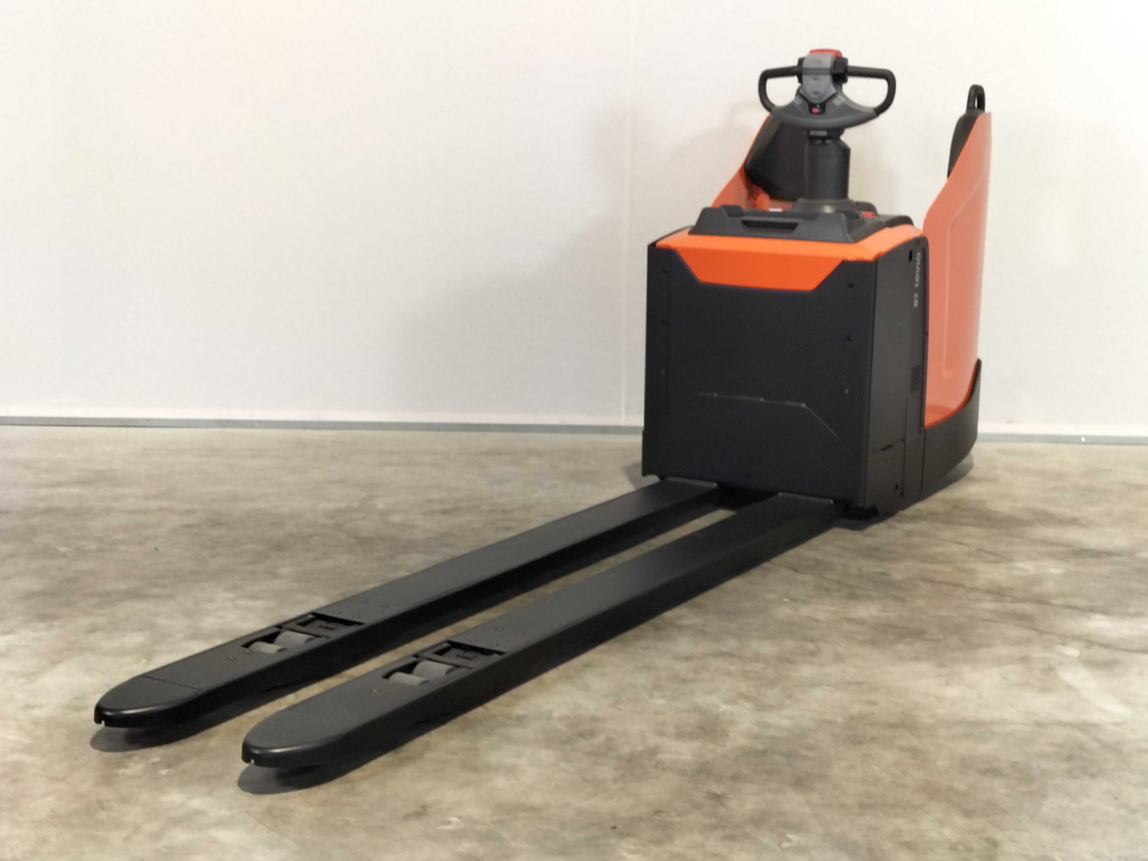 TOYOTA LPE250 - Electric pallet truck