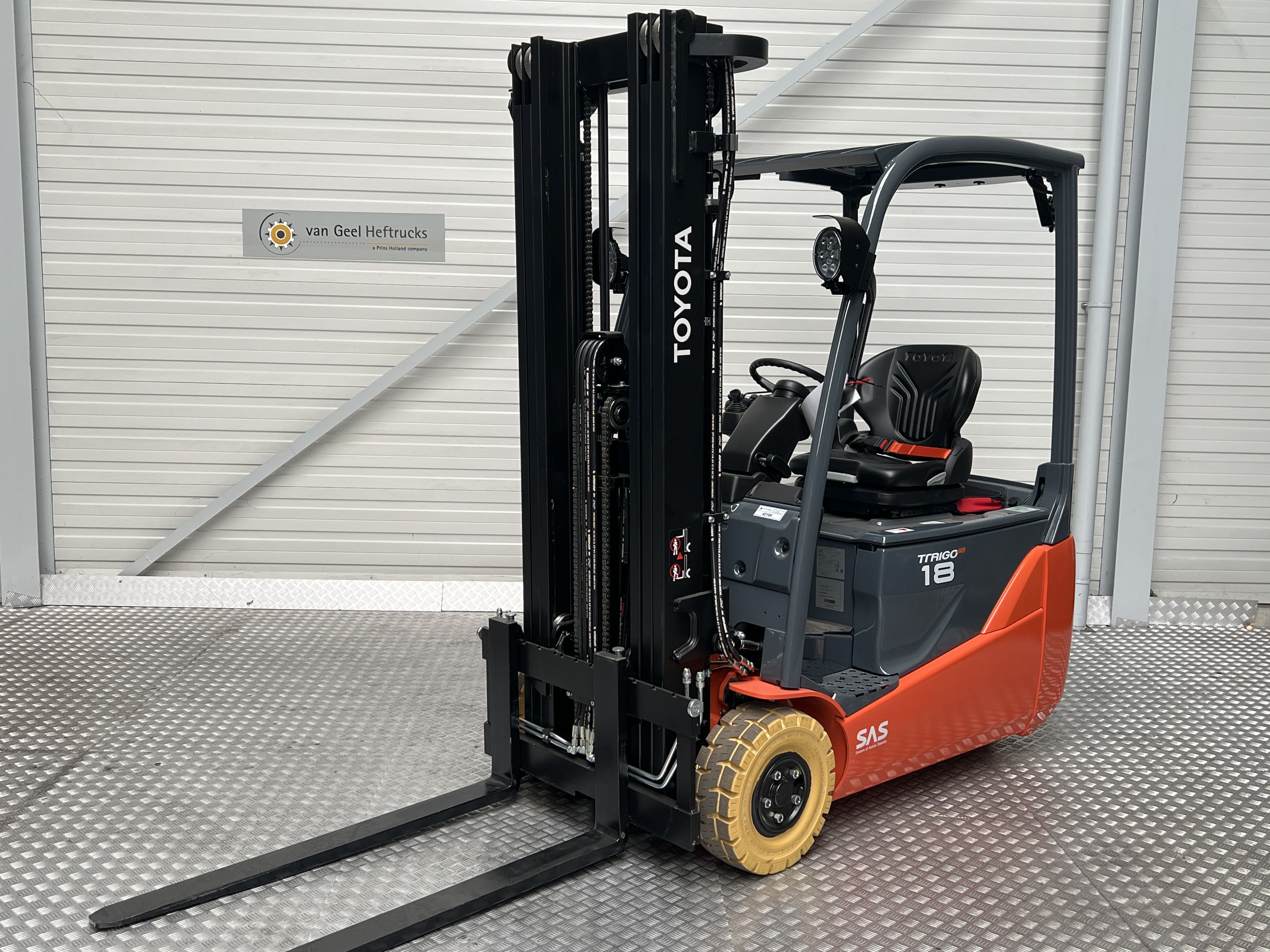 TOYOTA 8FBE18T - Forklift Electric