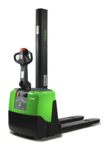 CESAB S100 electric stacker - compact model in warehouse | Prins Maasdijk