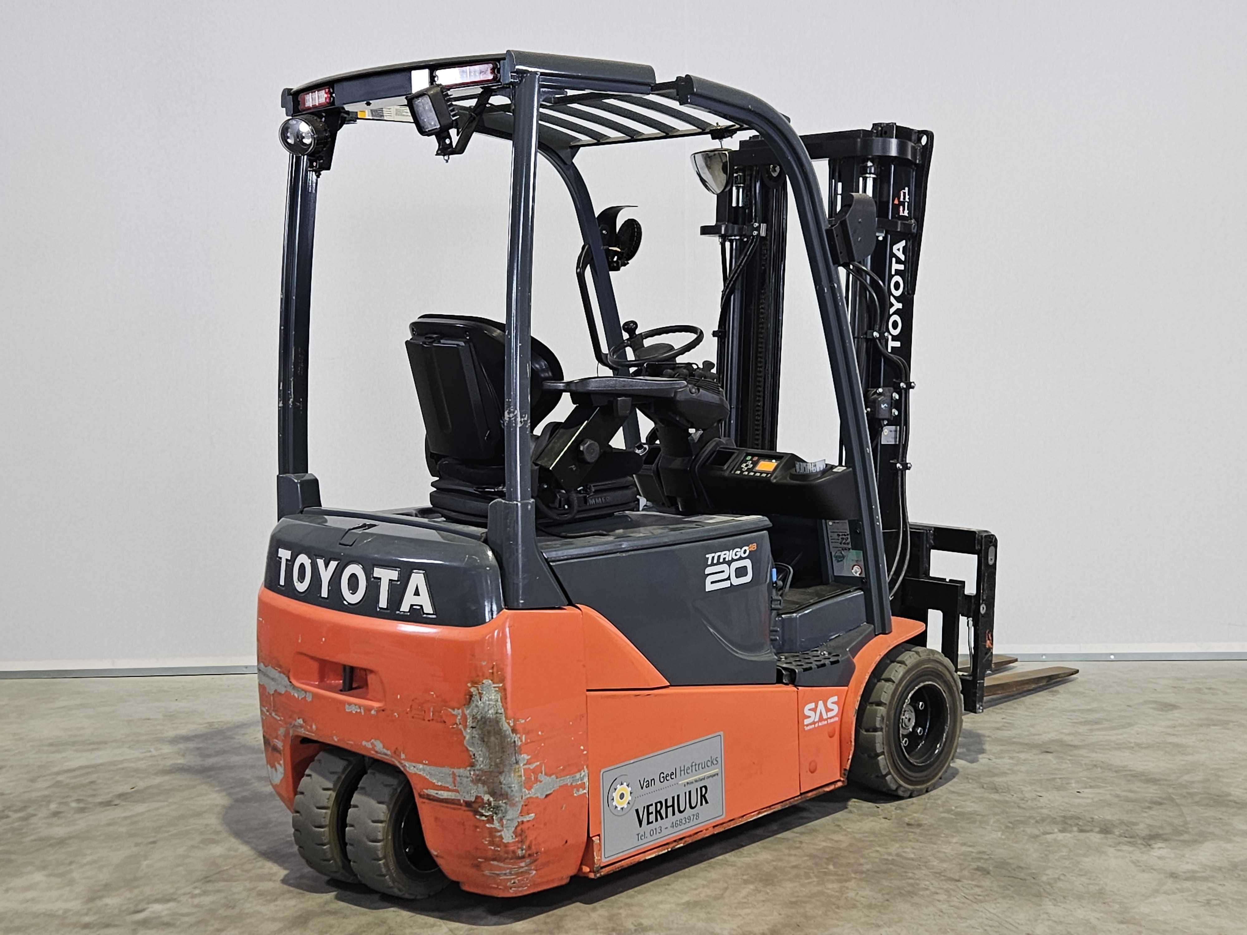 TOYOTA 8FBE20T - Forklift Electric