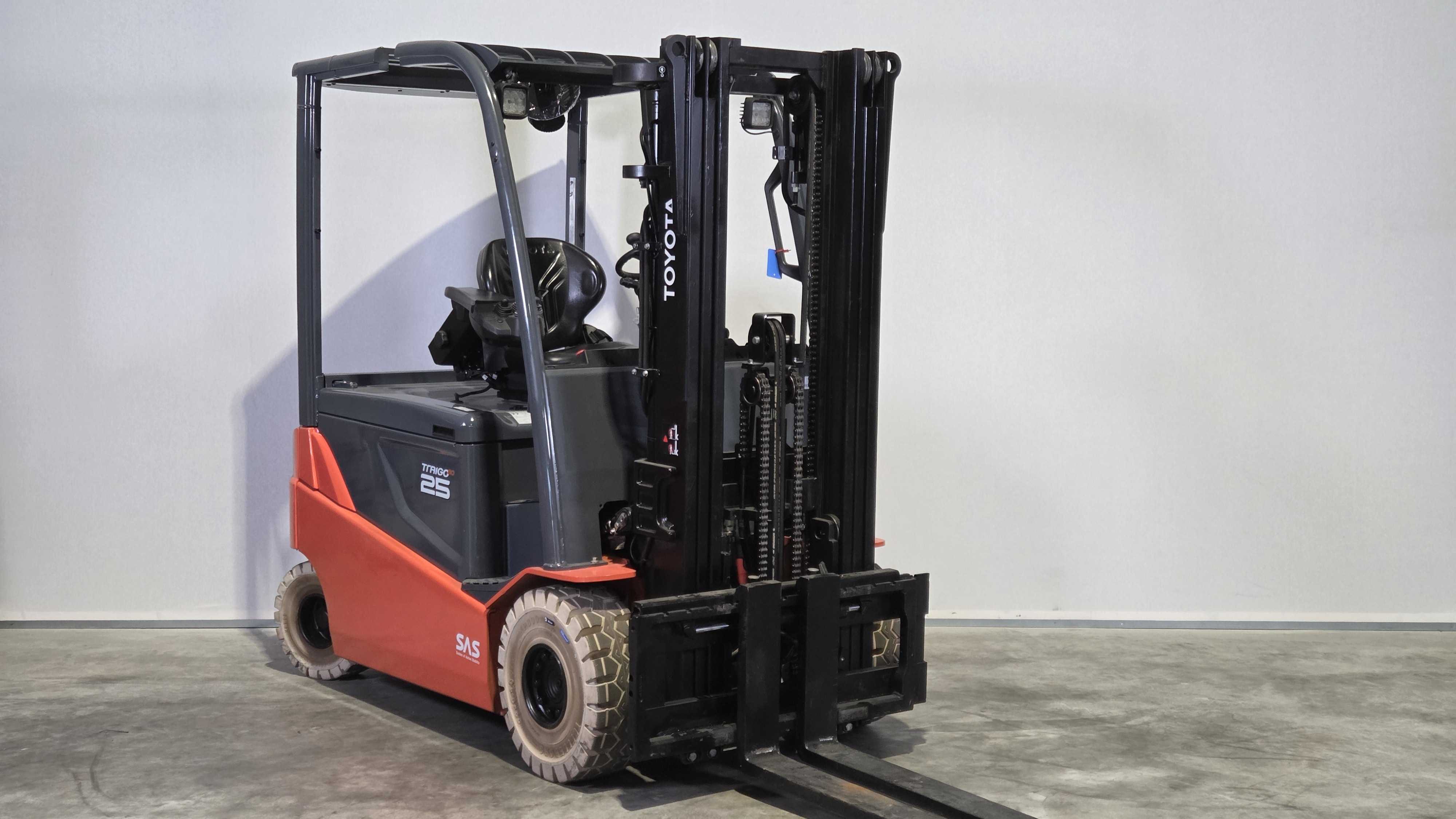 TOYOTA 8FBMT25 - Forklift Electric