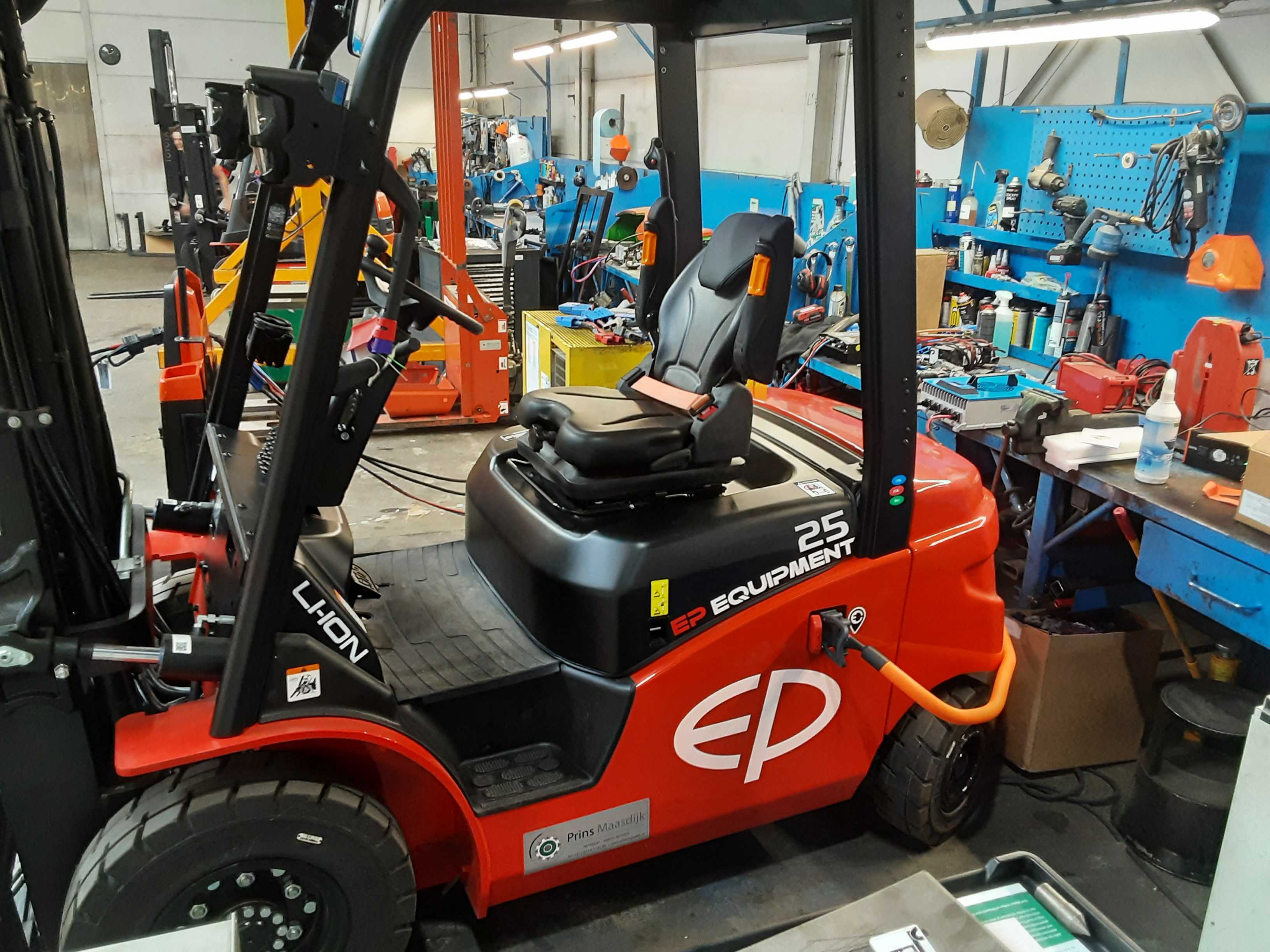EP EFL253B - Forklift Electric