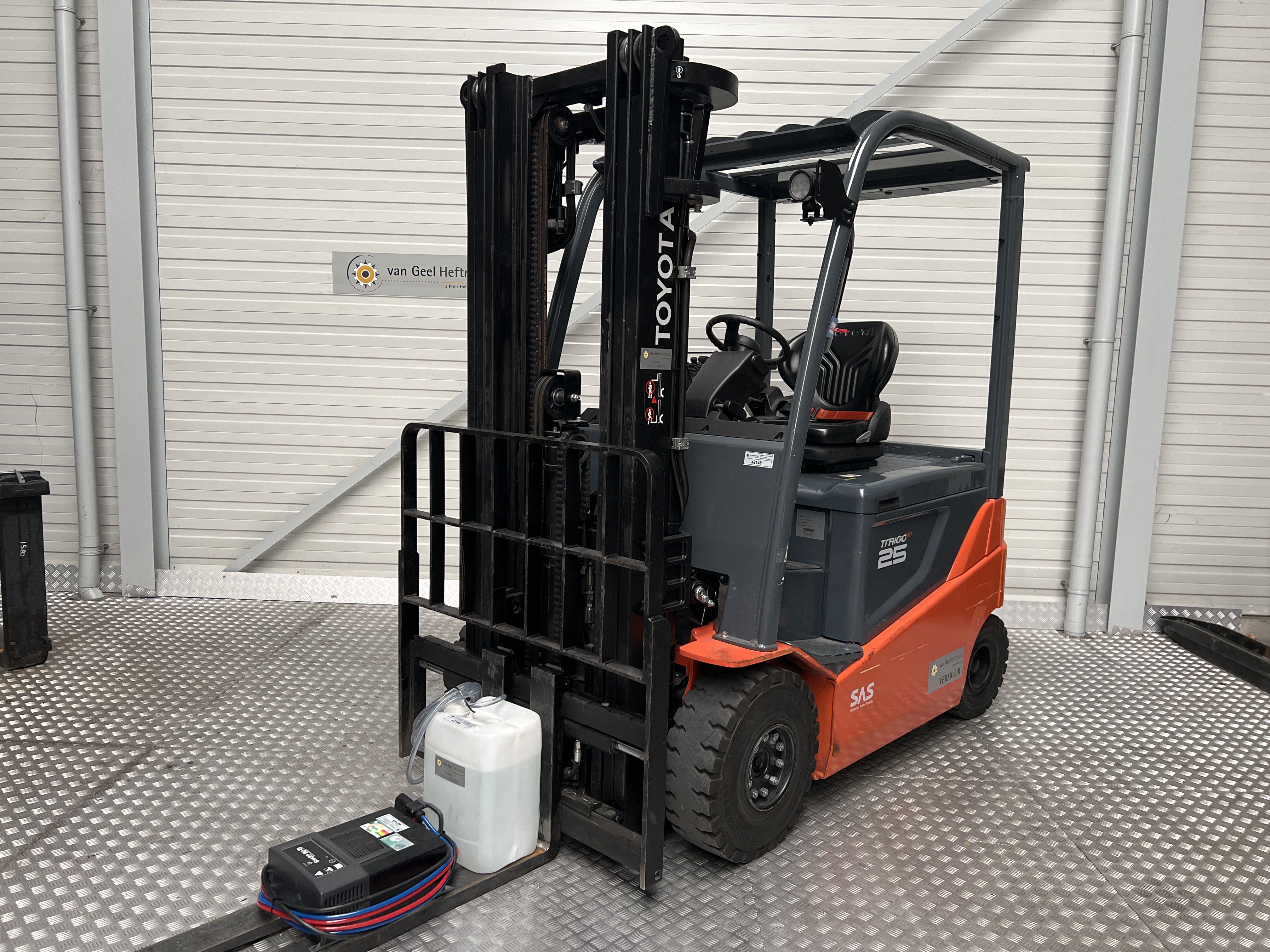 TOYOTA 8FBMKT25 - Forklift Electric