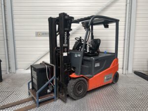 TOYOTA 8FBMT25 – Vorkheftruck Elektro