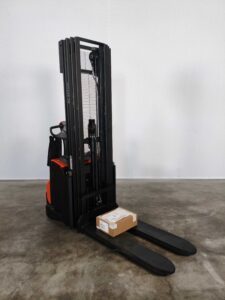 TOYOTA SWE140L – Electric stacker
