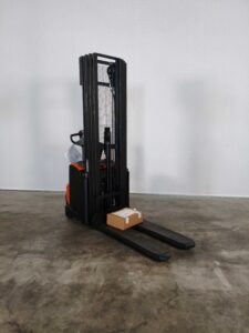 TOYOTA SWE140L – Electric stacker